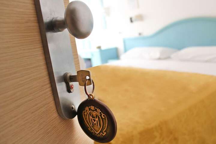 Room 9 of 36