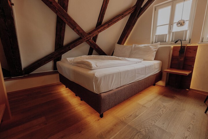 Room 16 of 64