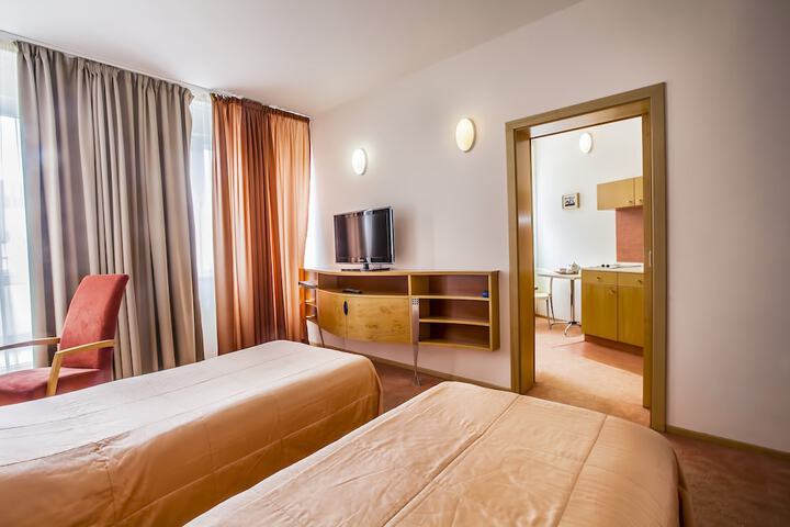Room 3 of 102