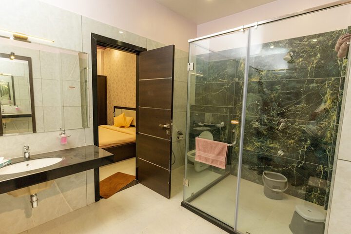 Room 12 of 21