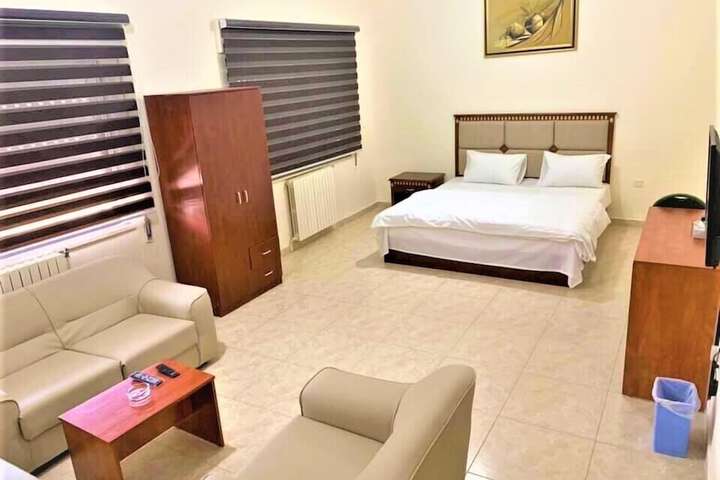 Room 7 of 32