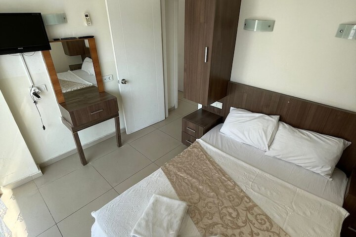 Room 11 of 22