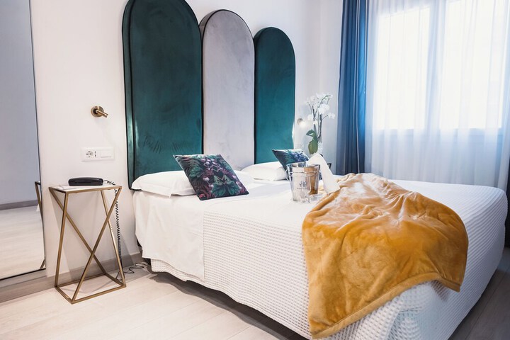 Room 18 of 90