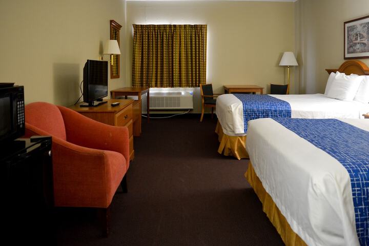 1 Queen Bed Mobility Accessible (3 of 16)