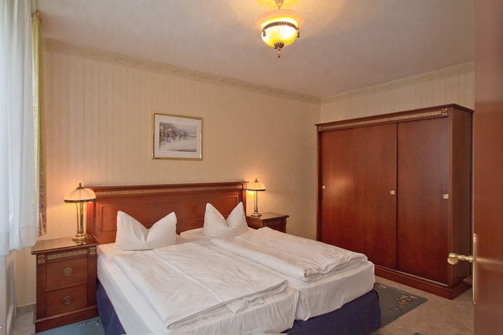 Room 14 of 36