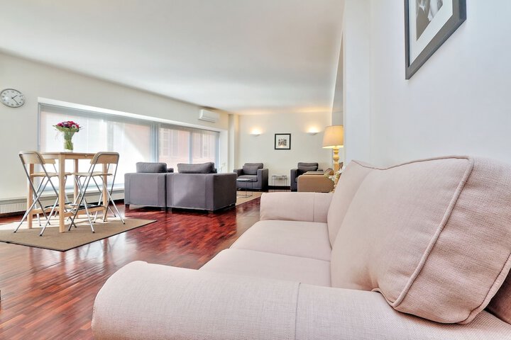 Lounge 70 of 91