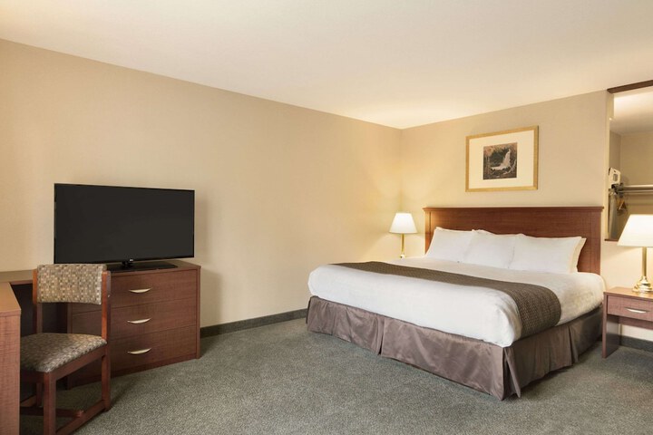 Room 17 of 27