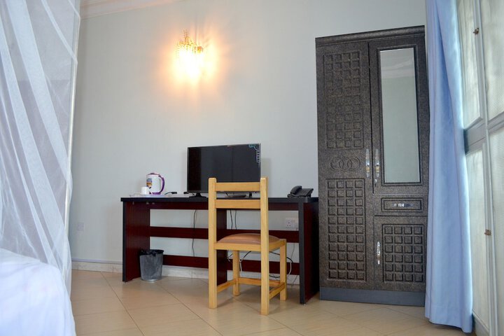 Room 6 of 37