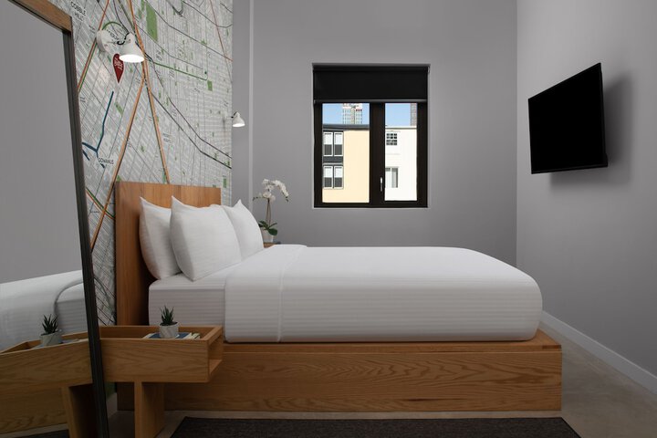 1 Queen Bed (14 of 25)