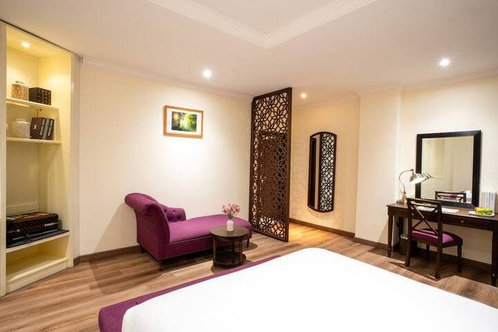 Room 28 of 106