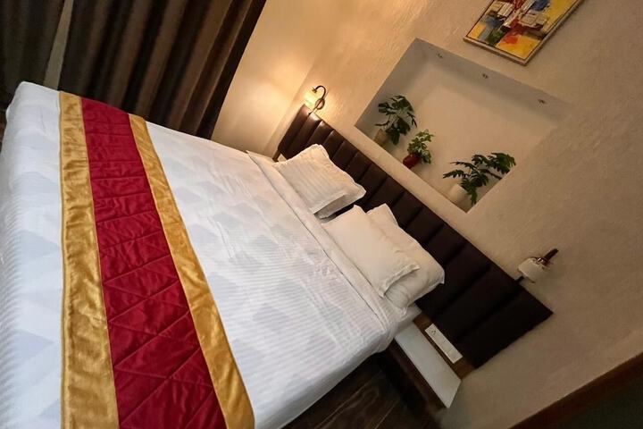 Room 6 of 38