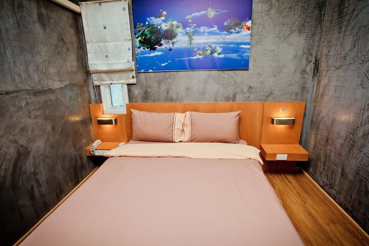 Room 15 of 40
