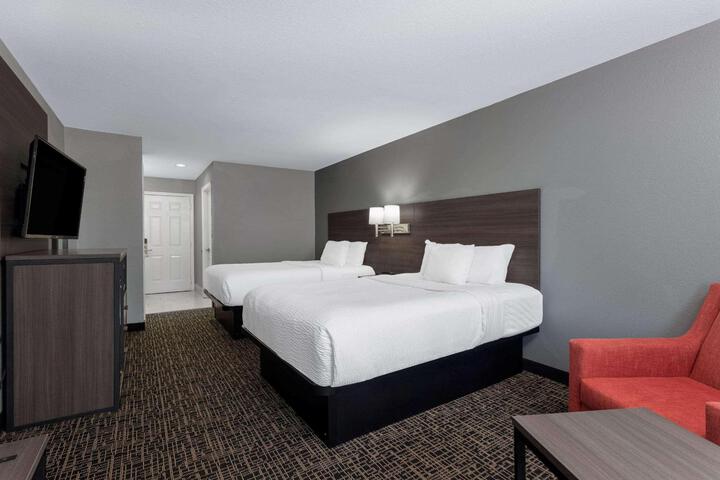 1 King Bed (8 of 16)