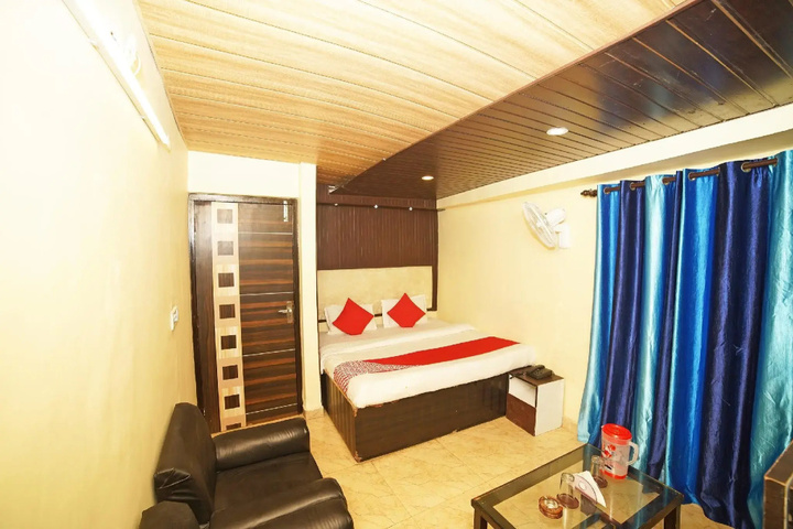 Room 4 of 7