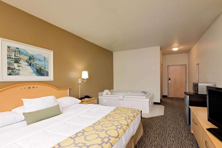 1 King Bed (18 of 18)