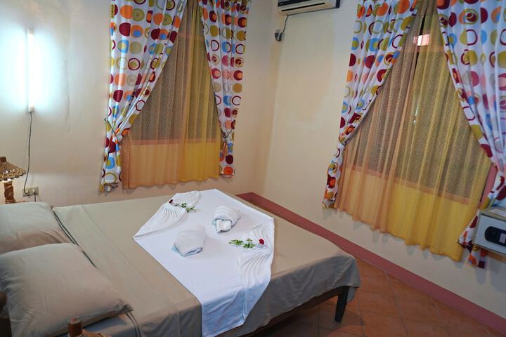 Room 10 of 122