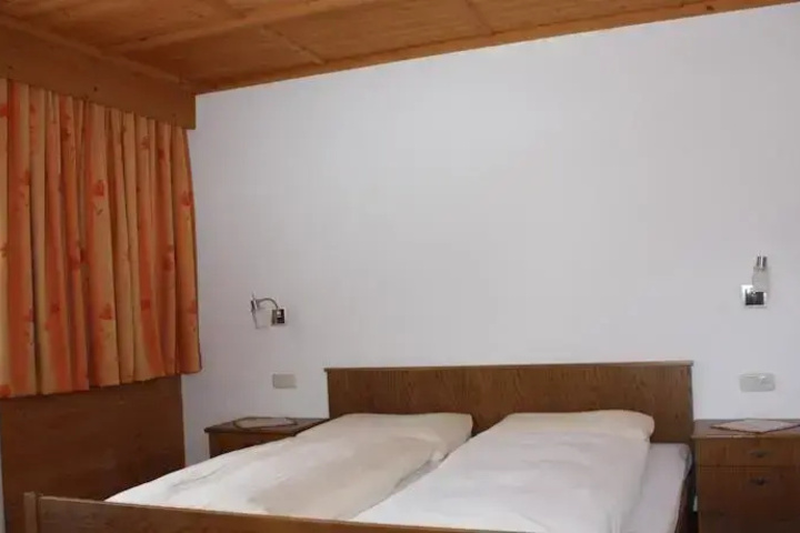 Room 5 of 14