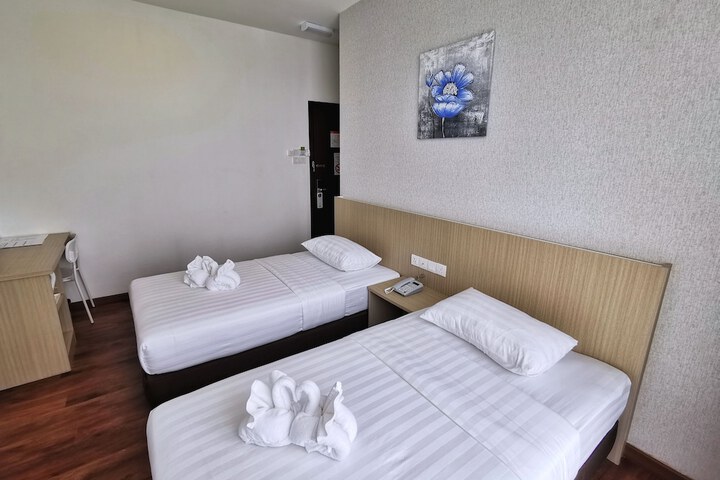 Room 13 of 25