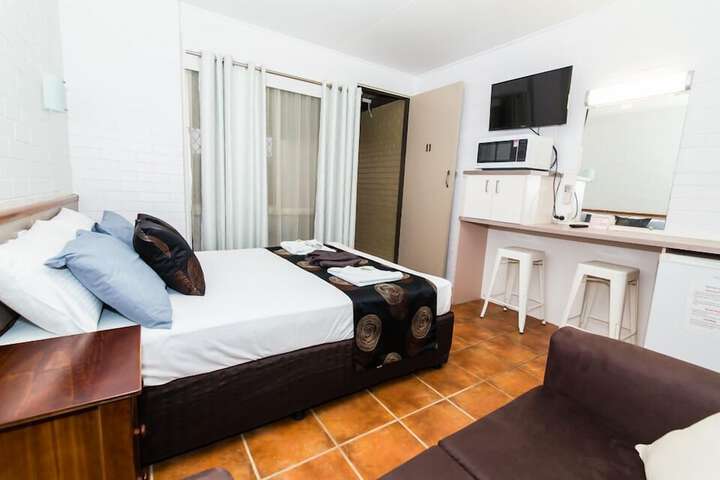 Room 28 of 74