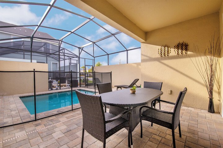 Pool 33 of 66