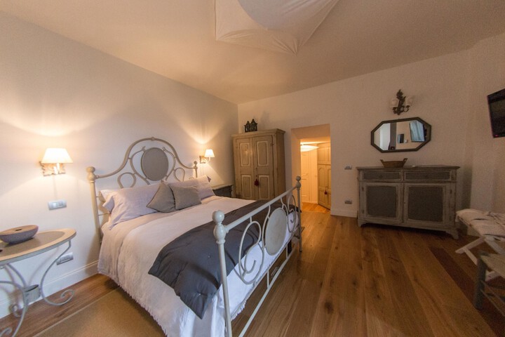 Room 15 of 170