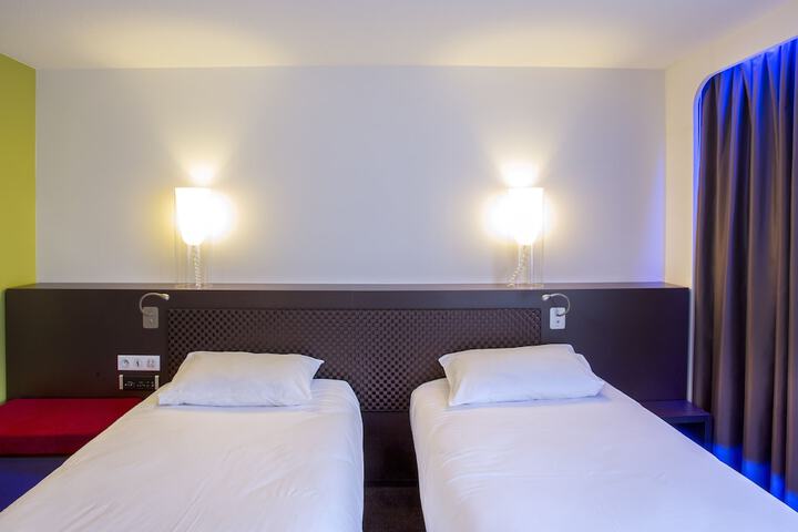 Room 3 of 79