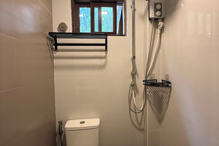 Room 11 of 37
