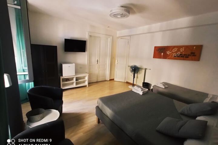Room 4 of 32
