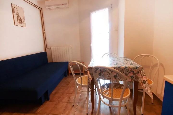 Room 3 of 10
