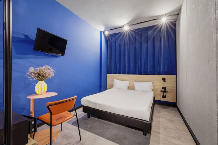 Room 9 of 107