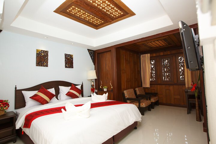 Room 9 of 32