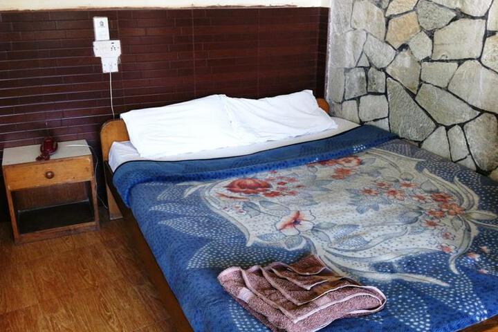 Room 4 of 5