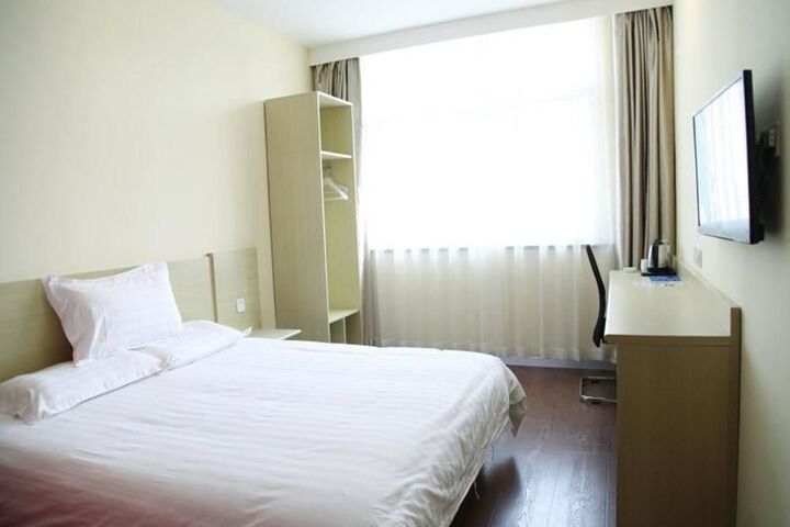 Room 4 of 7