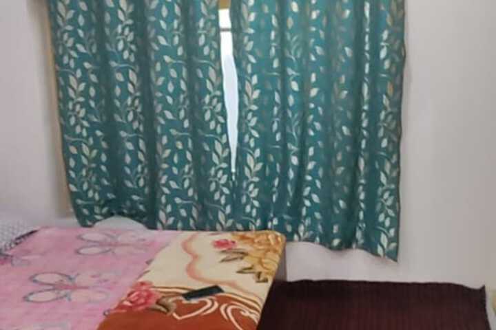 Room 6 of 17