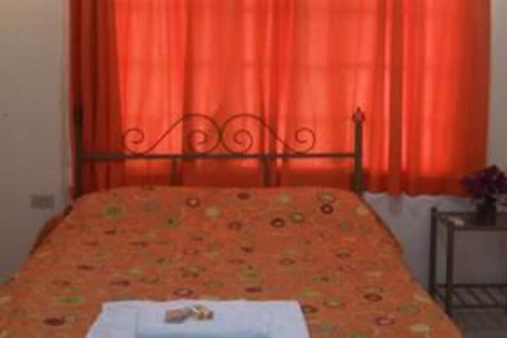 Room 8 of 34