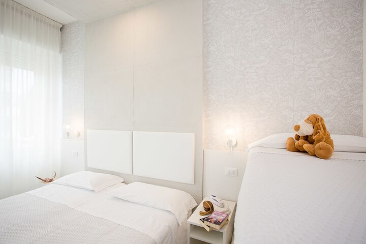 Room 12 of 79