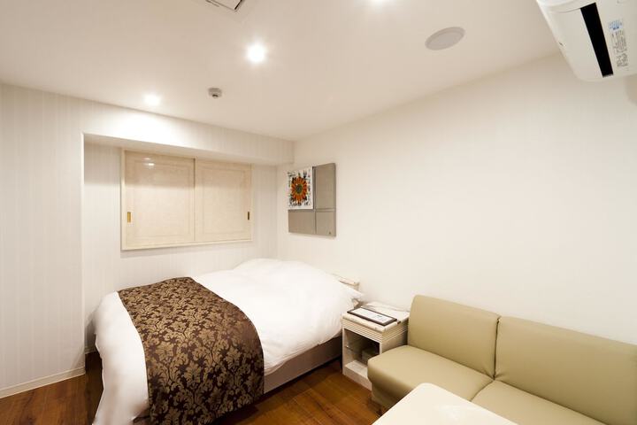 Room 14 of 27