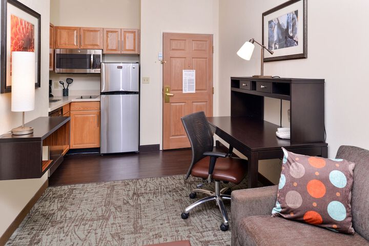 1 Queen 1 Bedroom Suite Comm Mobility Accessible (5 of 39)