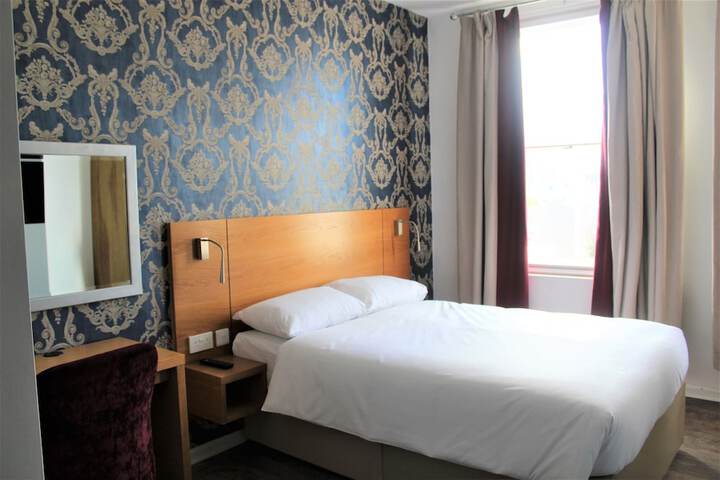 Room 4 of 78