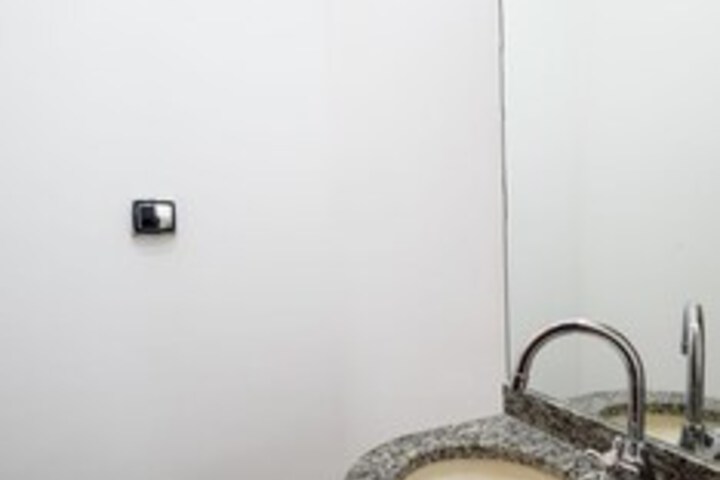 Room 5 of 33