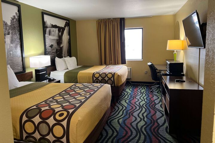 1 Queen Bed (12 of 22)