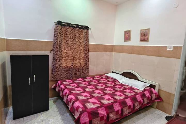 Room 7 of 14