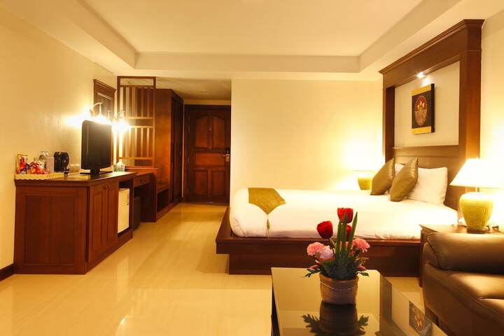 Room 12 of 90