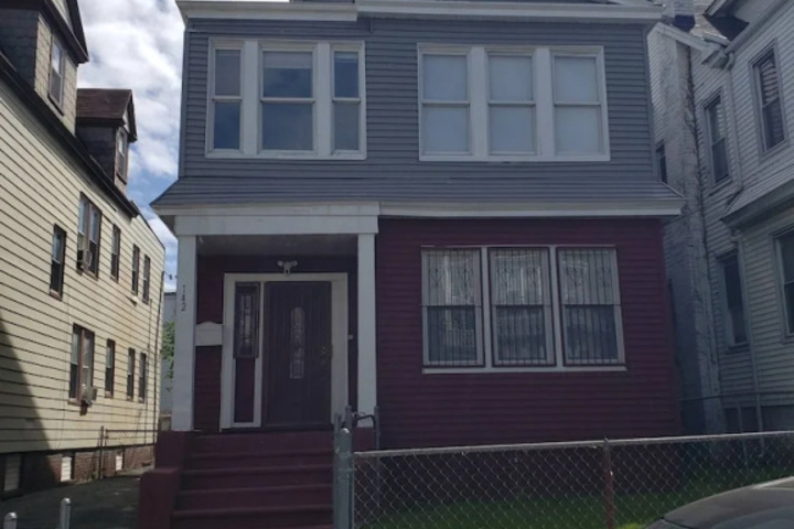 Photo of Lovely 3 Bedroom Apt With Parking on Premises