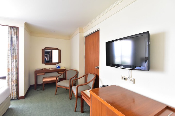 Room 43 of 76