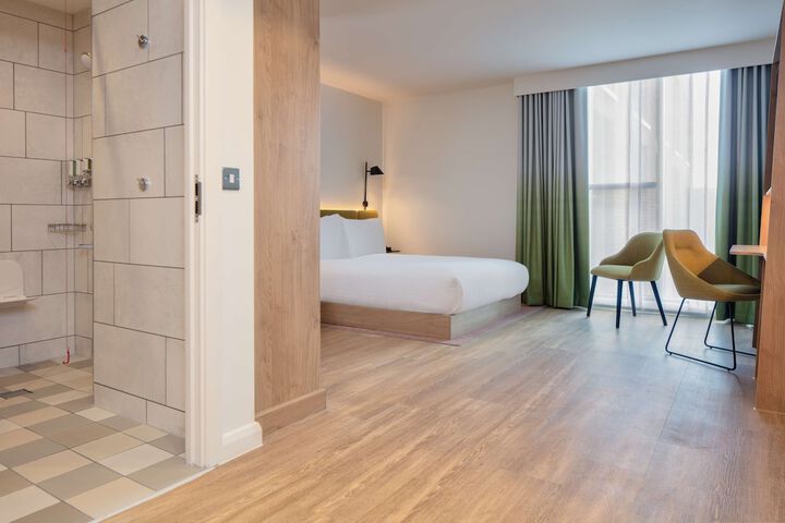 Room 10 of 39