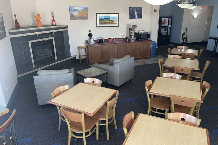 Breakfast/Coffee Service 95 of 110