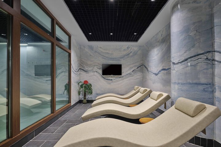 Lounge 70 of 85