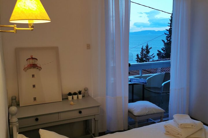 Room 6 of 34