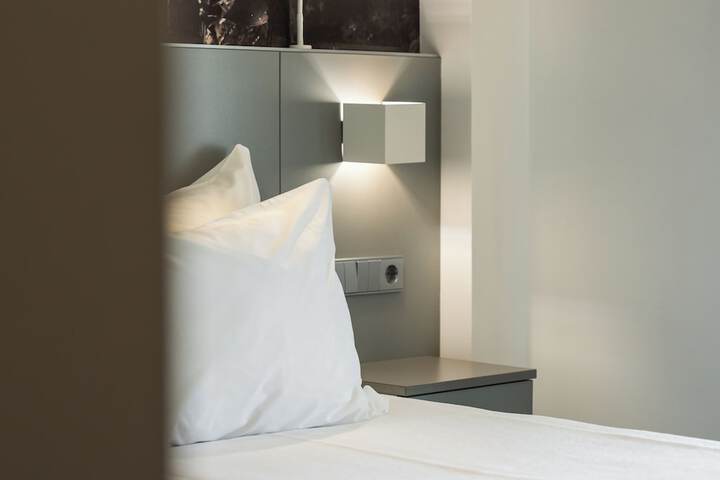 Room 16 of 82